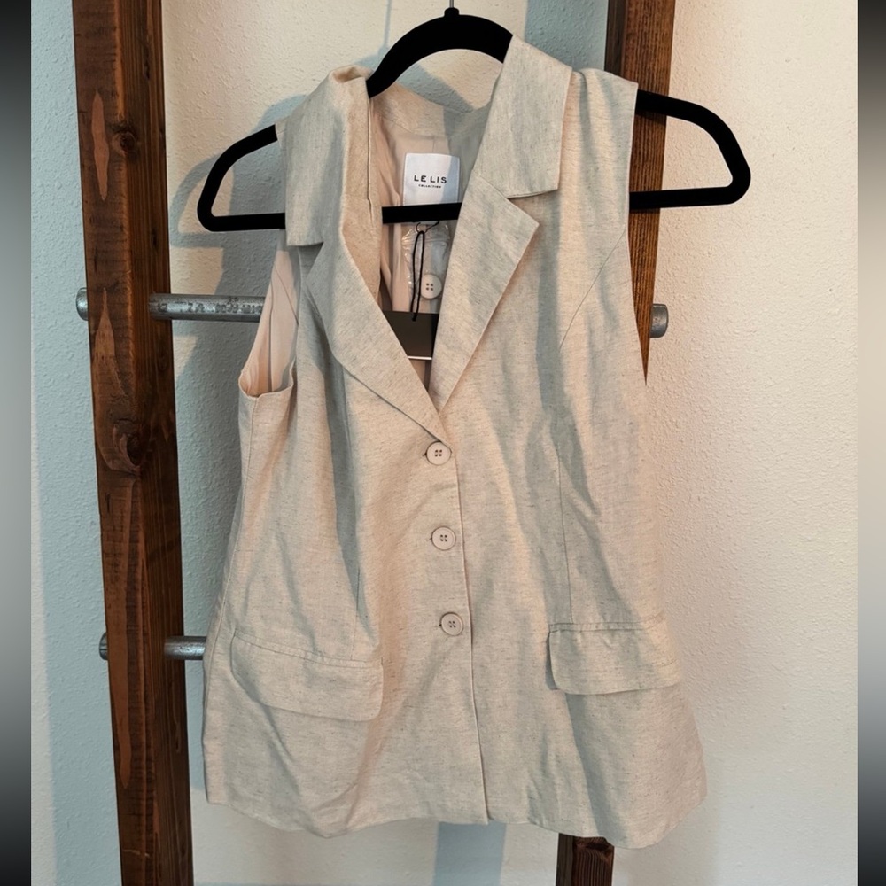 Le Lis Collared Button Down Vest